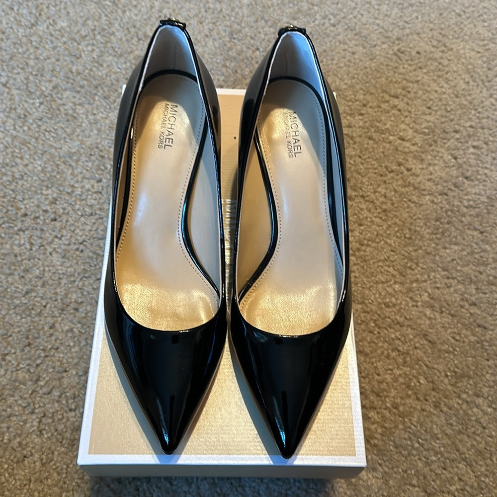 Michael Kors kitten pump